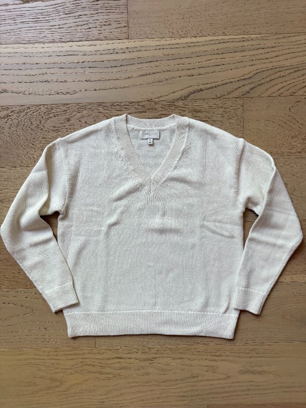 NWOT Banana Republic Knit V-Neck Sweater, Size S, Snow White, Stretch